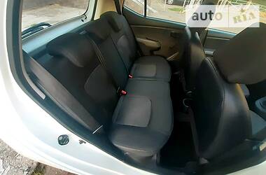 Хетчбек Hyundai i10 2012 в 