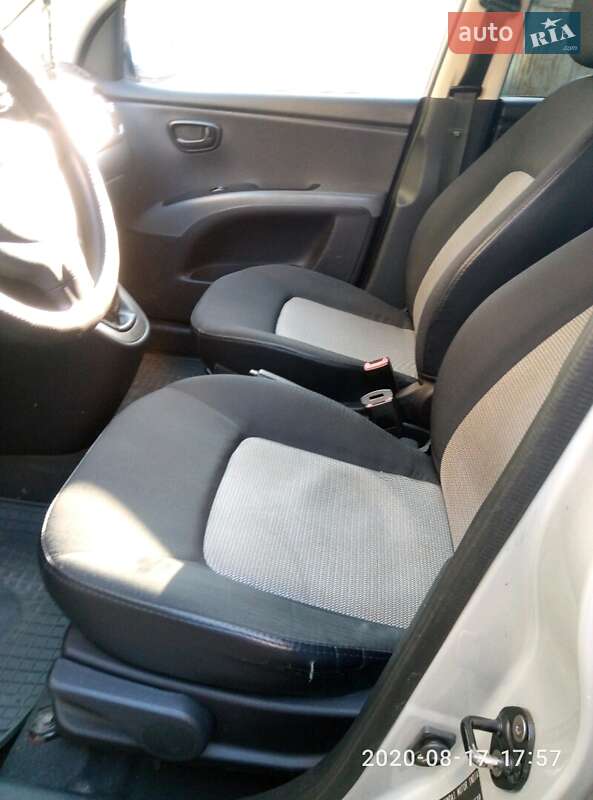Хэтчбек Hyundai i10 2008 в Долинской