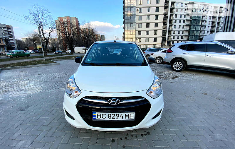 Хэтчбек Hyundai i10 2012 в Львове