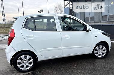 Хэтчбек Hyundai i10 2012 в 