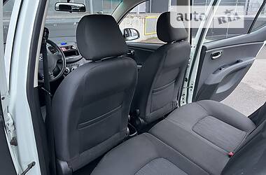 Хэтчбек Hyundai i10 2012 в 