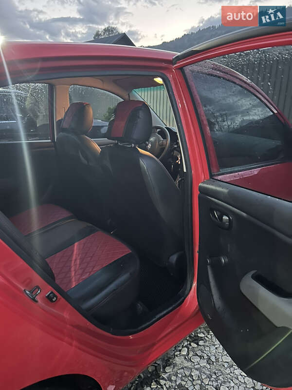 Хэтчбек Hyundai i10 2010 в Рахове