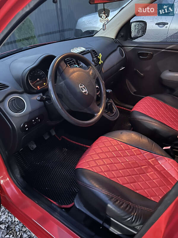 Хэтчбек Hyundai i10 2010 в Рахове