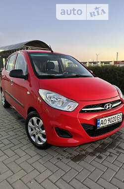 Хэтчбек Hyundai i10 2011 в Хусте