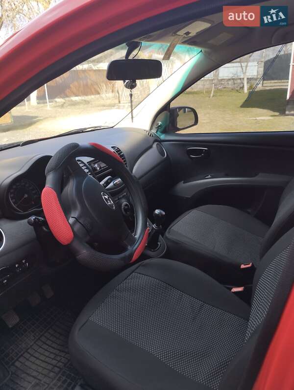 Хэтчбек Hyundai i10 2011 в Костополе