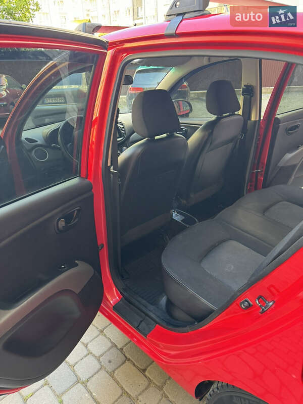 Хэтчбек Hyundai i10 2010 в Ивано-Франковске