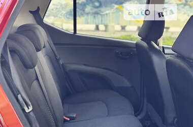 Хетчбек Hyundai i10 2012 в Рівному