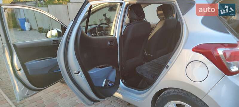 Хэтчбек Hyundai i10 2014 в Каменец-Подольском