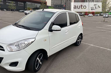 Хэтчбек Hyundai i10 2011 в Киеве