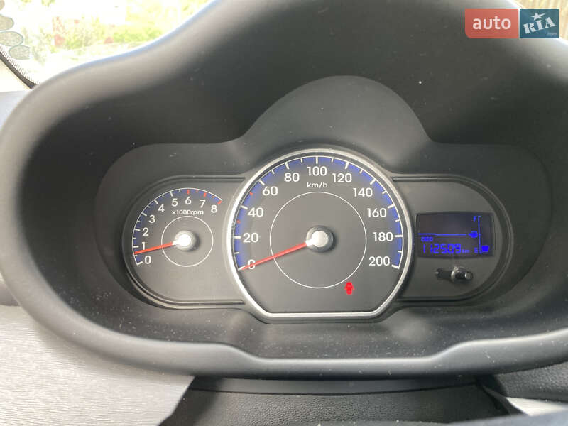 Хетчбек Hyundai i10 2013 в Мукачевому