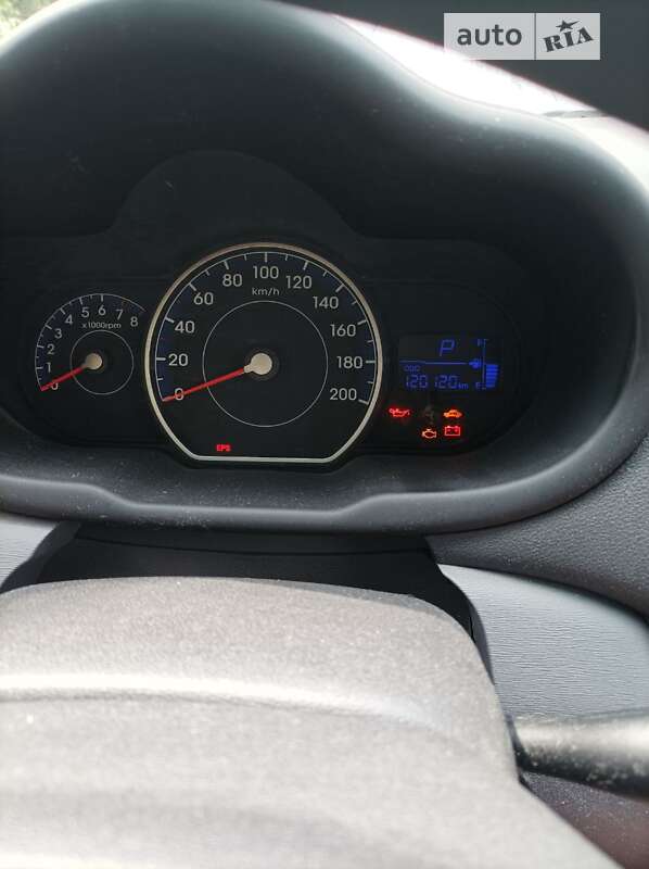Хэтчбек Hyundai i10 2011 в Киеве фото 3 Хэтчбек Hyundai i10 2011 в Киеве