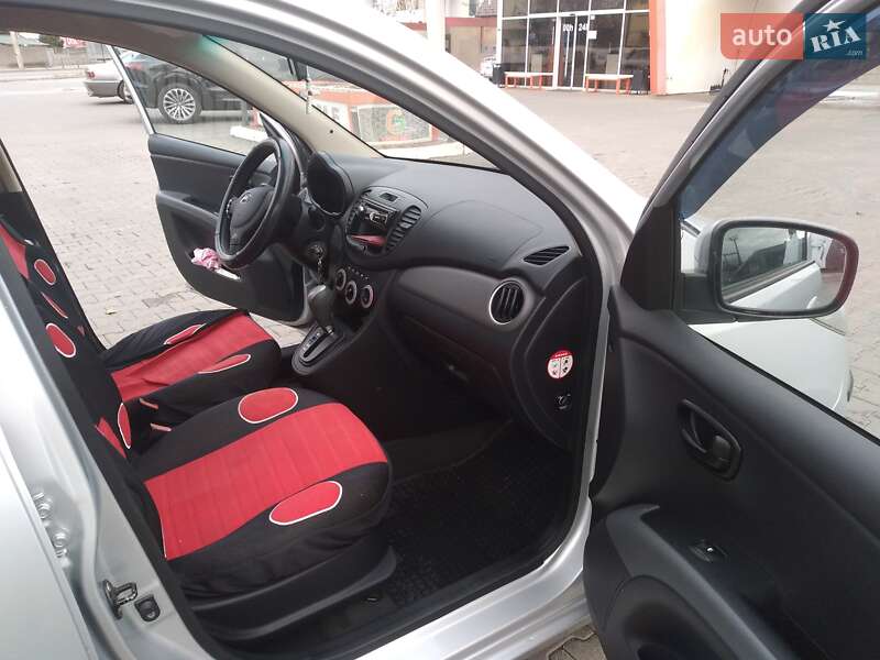 Хетчбек Hyundai i10 2009 в Чернівцях