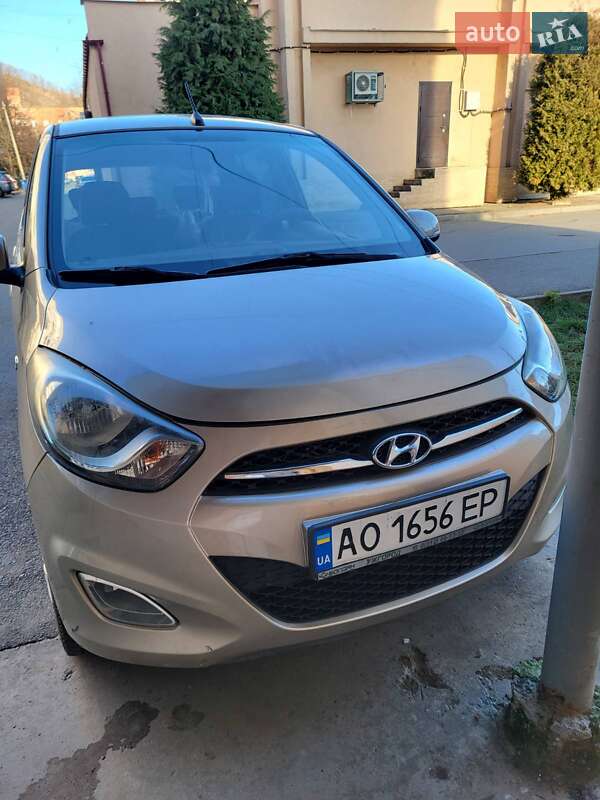 Хетчбек Hyundai i10 2012 в Мукачевому