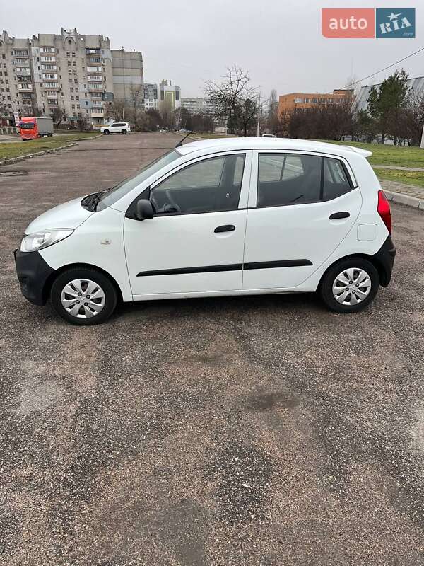 Хэтчбек Hyundai i10 2010 в Черкассах