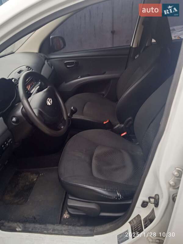 Хэтчбек Hyundai i10 2012 в Киеве