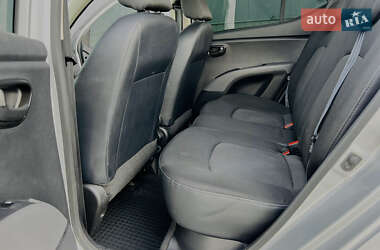 Хетчбек Hyundai i10 2012 в 