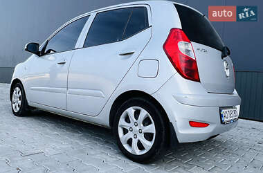 Хетчбек Hyundai i10 2012 в 