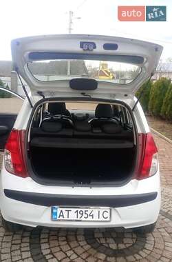 Хэтчбек Hyundai i10 2009 в Калуше