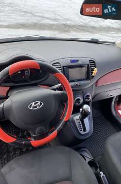 Хэтчбек Hyundai i10 2012 в Киеве