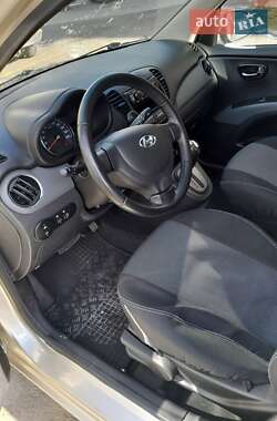 Хэтчбек Hyundai i10 2012 в 