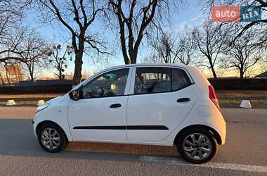 Хэтчбек Hyundai i10 2009 в 