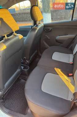 Хэтчбек Hyundai i10 2009 в 