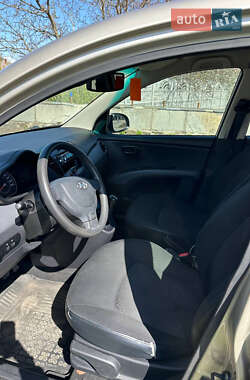 Хэтчбек Hyundai i10 2013 в 