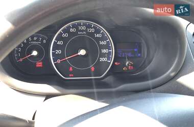Хэтчбек Hyundai i10 2013 в 