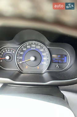 Хэтчбек Hyundai i10 2012 в 