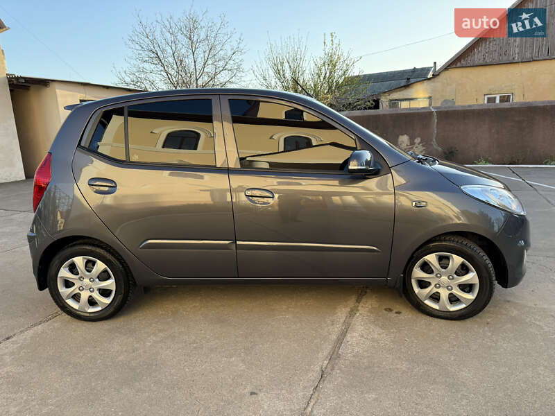 Хэтчбек Hyundai i10 2012 в Одессе