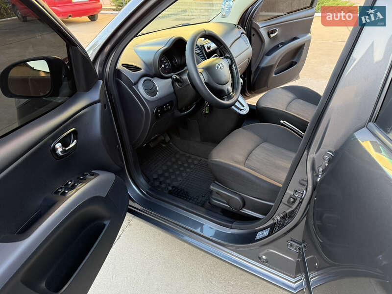 Хэтчбек Hyundai i10 2012 в Одессе