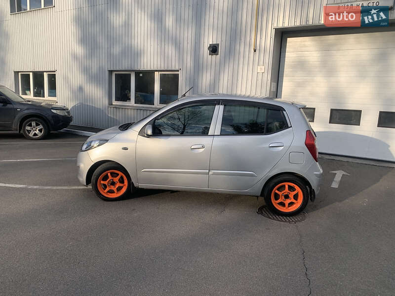 Хэтчбек Hyundai i10 2012 в Броварах