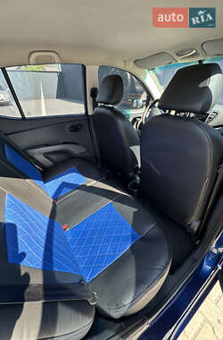 Хетчбек Hyundai i10 2011 в 