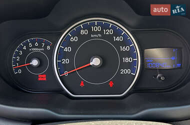 Хетчбек Hyundai i10 2011 в 