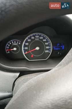 Hyundai i10 2013 Hyundai i10 2013