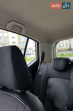 Хетчбек Hyundai i10 2012 в 