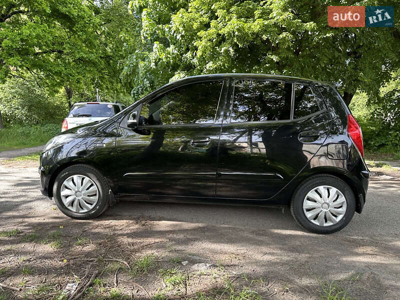 Хэтчбек Hyundai i10 2013 в Киеве