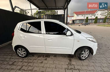 Хэтчбек Hyundai i10 2011 в 