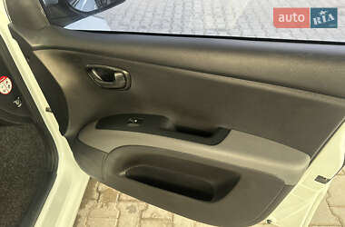 Хэтчбек Hyundai i10 2011 в 