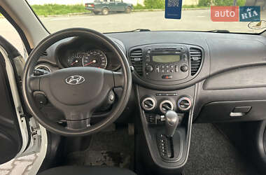 Хэтчбек Hyundai i10 2011 в 