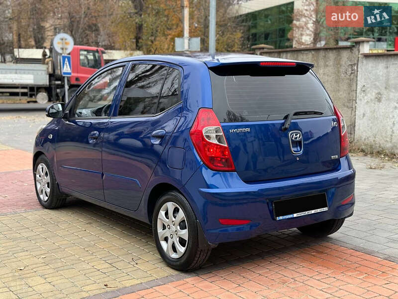 Хэтчбек Hyundai i10 2011 в Одессе