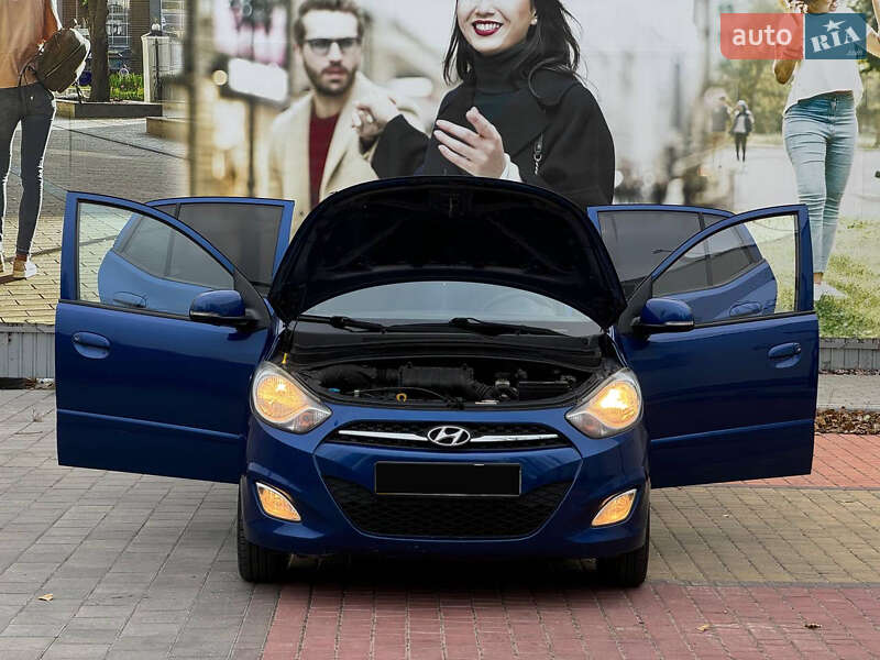Хэтчбек Hyundai i10 2011 в Одессе
