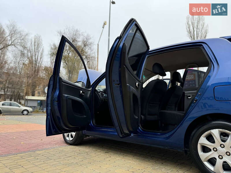 Хэтчбек Hyundai i10 2011 в Одессе
