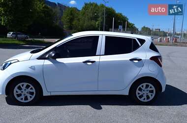 Хэтчбек Hyundai i10 2017 в 