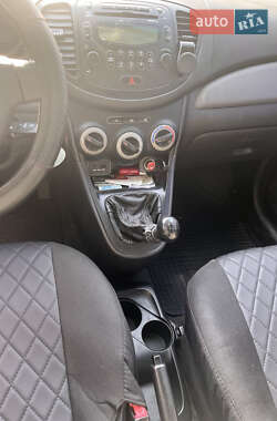 Хэтчбек Hyundai i10 2012 в 