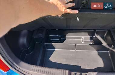 Хэтчбек Hyundai i10 2010 в 