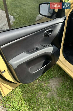 Хэтчбек Hyundai i10 2008 в 