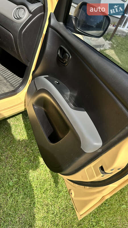 Хэтчбек Hyundai i10 2008 в Коломые