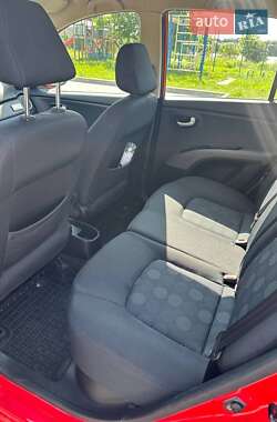 Хэтчбек Hyundai i10 2009 в 