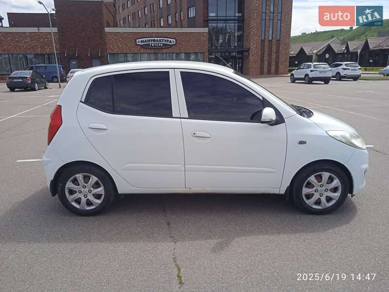Хэтчбек Hyundai i10 2012 в Киеве